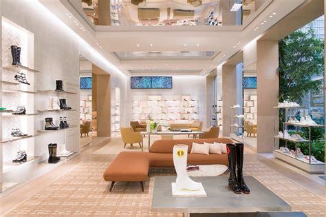 Inside Dior's 30 Montaigne Flagship Store Paris .